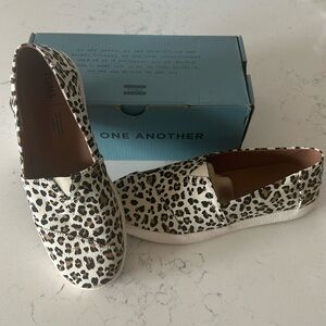 Tom's women's shoes.  Brand new, bought wrong size, never worn.